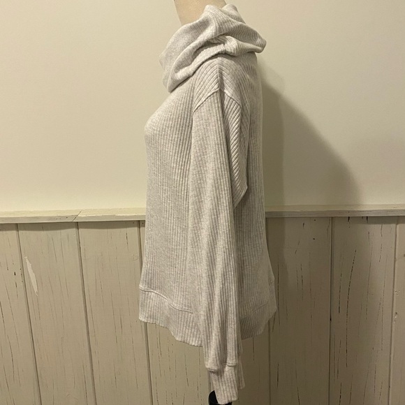 NWT Velvet by Graham and Spencer Medium Gray Cowl Neck Ribbed Sweater - Picture 9 of 14